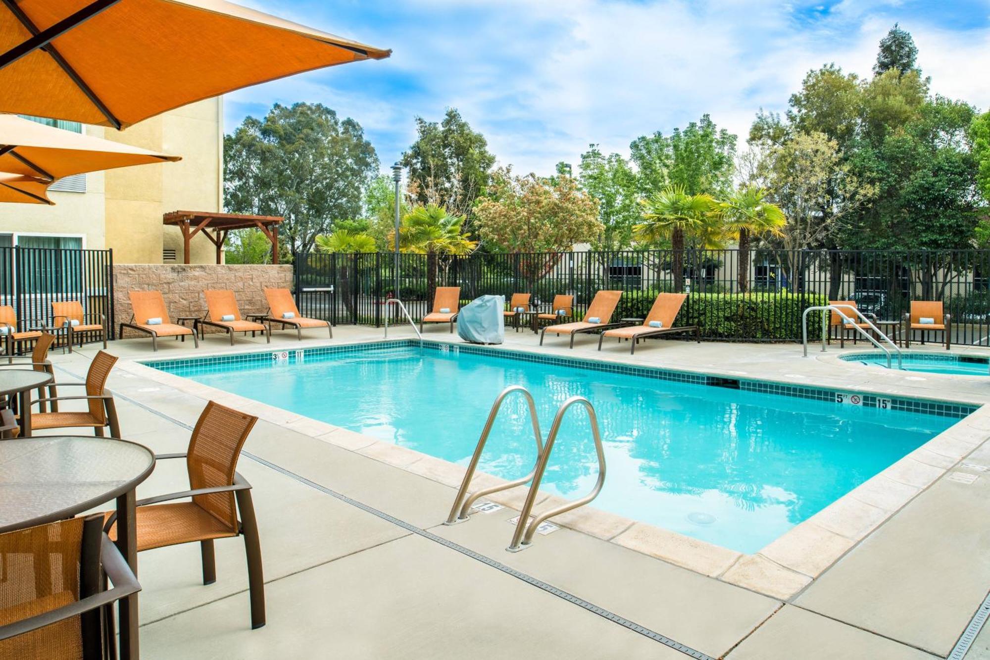 Готель Courtyard By Marriott Sacramento Cal Expo Екстер'єр фото
