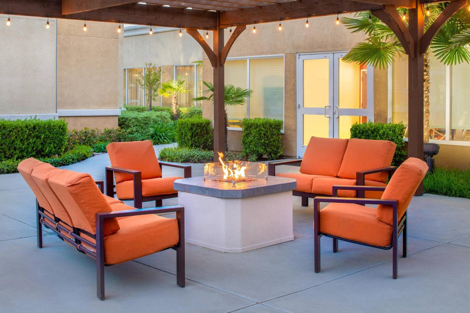 Готель Courtyard By Marriott Sacramento Cal Expo Екстер'єр фото