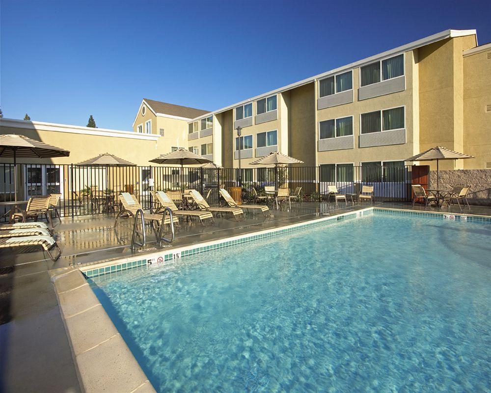 Готель Courtyard By Marriott Sacramento Cal Expo Екстер'єр фото