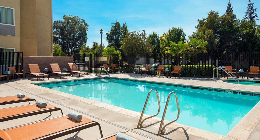 Готель Courtyard By Marriott Sacramento Cal Expo Екстер'єр фото